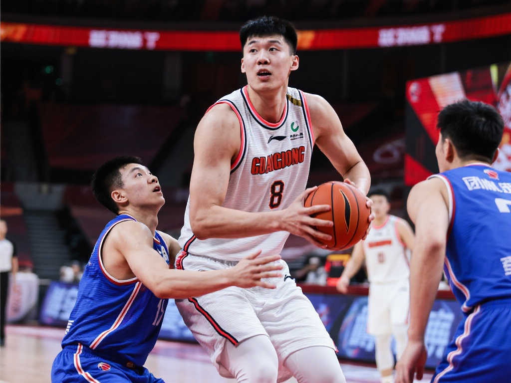 拼尽全力!胡金秋13投9中砍下26分8篮板 双项数据领跑全队 拼尽全力!胡金秋13投9中砍下26分8篮板 双项数据领跑全队